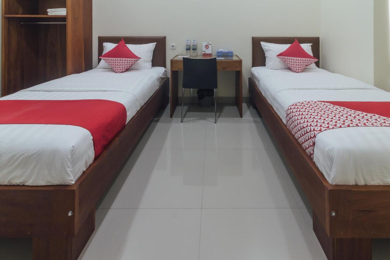 Clean & Comfort Homestay Ambon Exterior photo