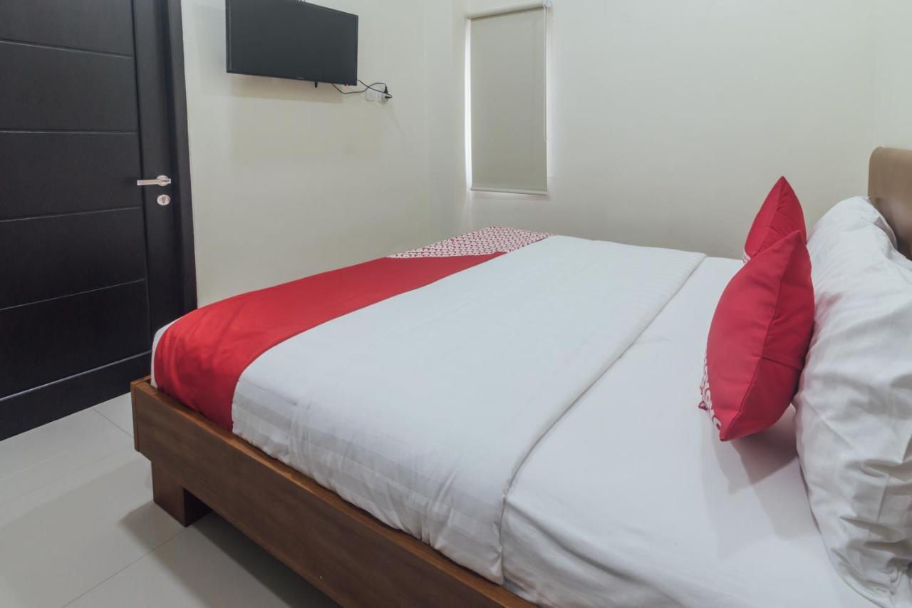 Clean & Comfort Homestay Ambon Exterior photo