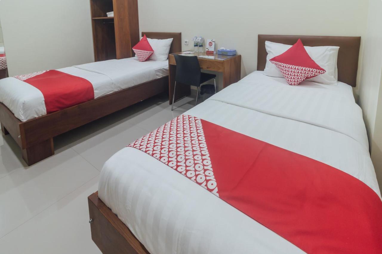 Clean & Comfort Homestay Ambon Exterior photo