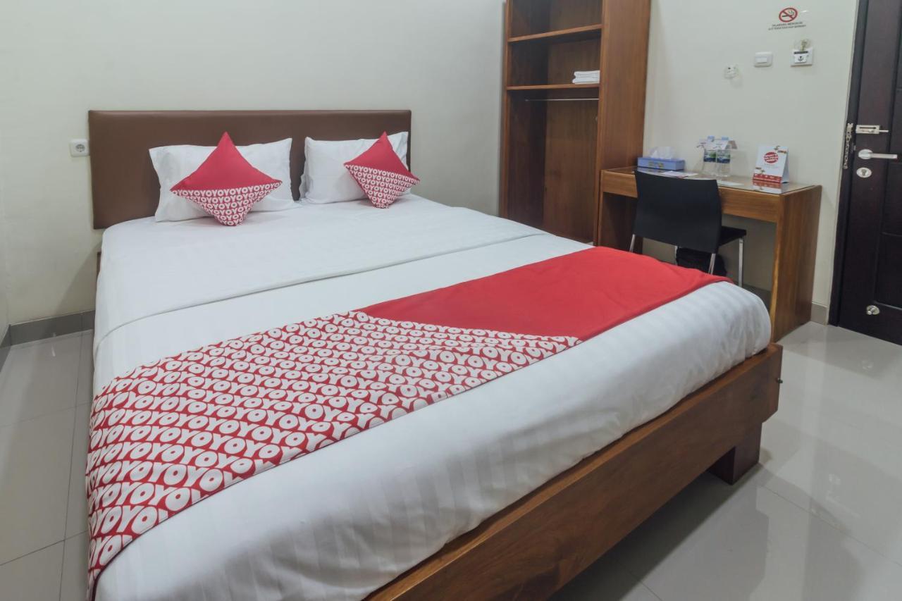 Clean & Comfort Homestay Ambon Exterior photo